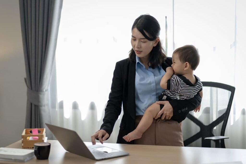 mulher moderna multitarefa